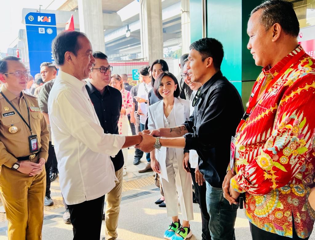 Tri Adhianto Ikut Naik LRT Jabodebek dengan Presiden Jokowi dari Stasiun Jatimulya 