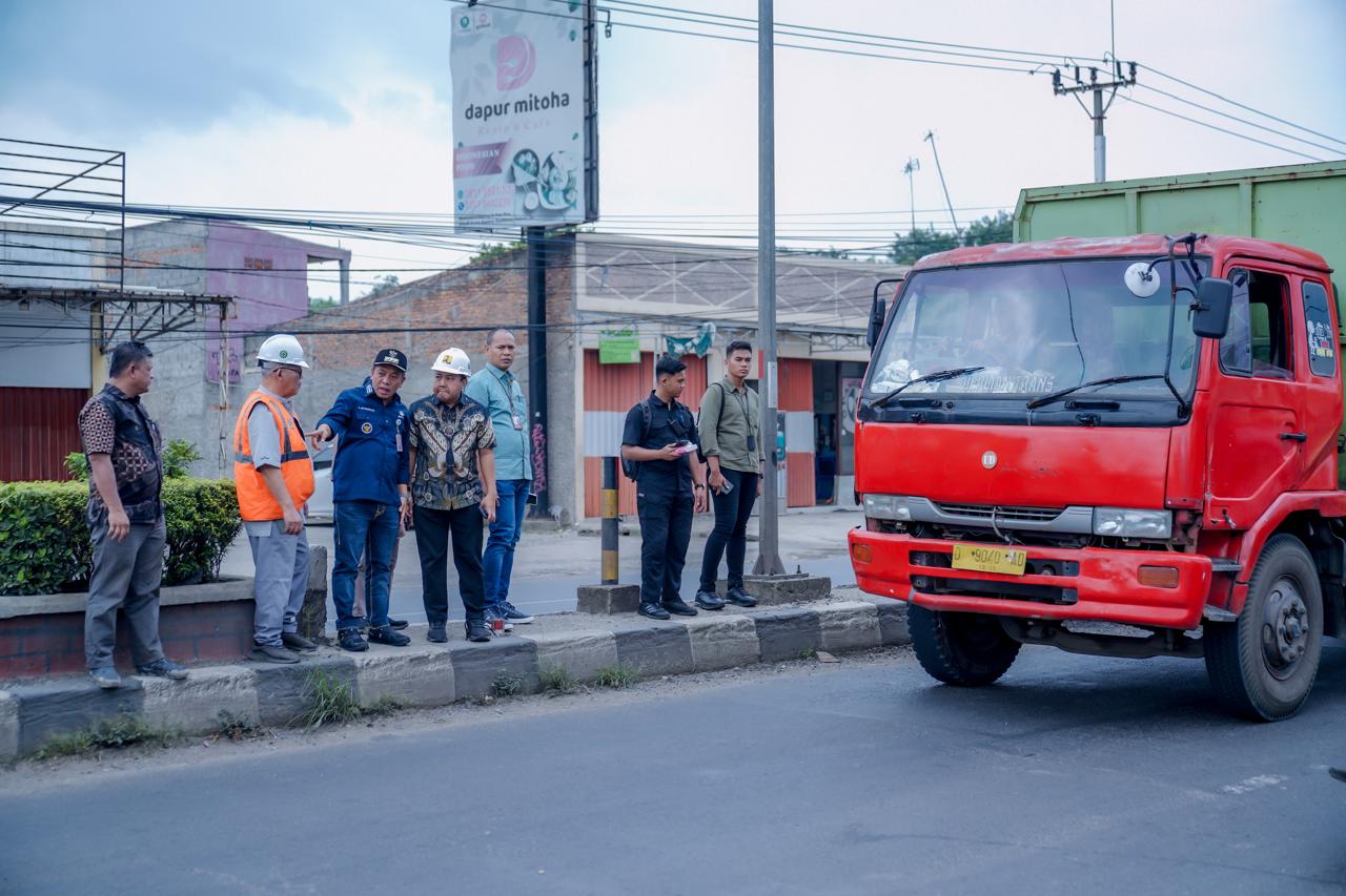 Jelang Nataru, Bupati Karawang Percepat Perbaiki Jalan Berlubang di Jalur Kopel-Klari