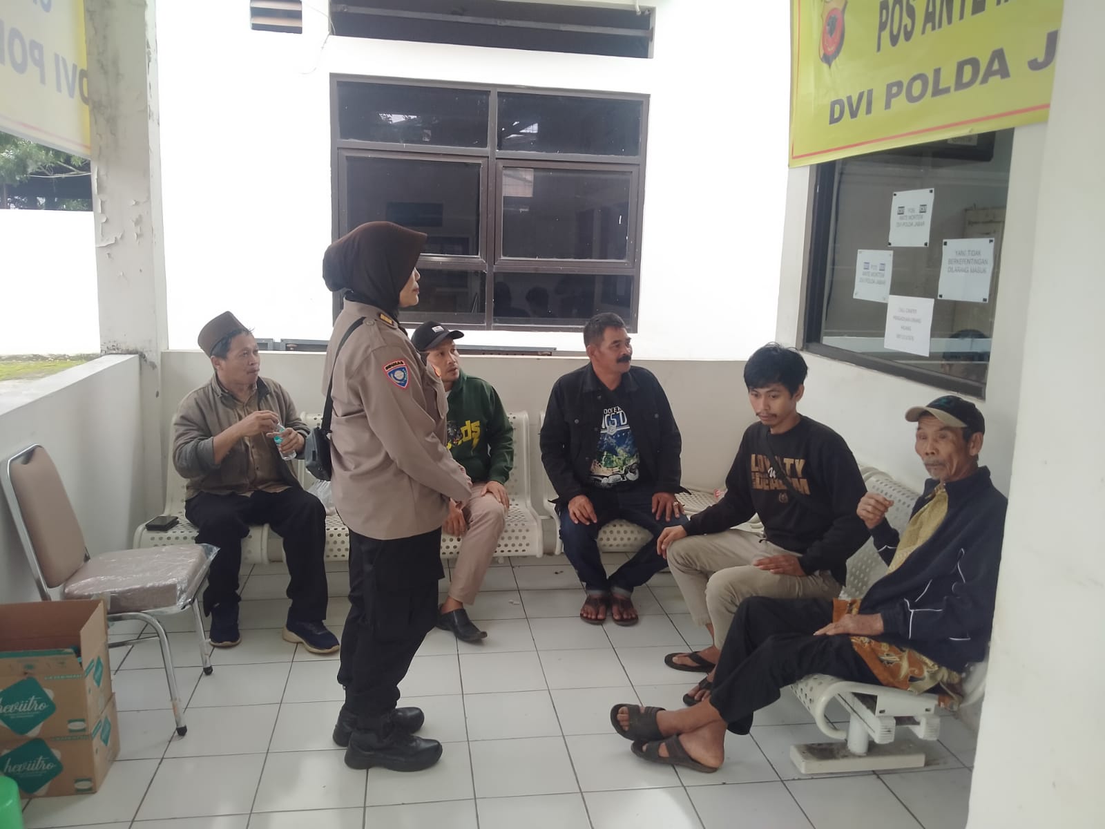 Polres Karawang Berikan Layanan Konseling kepada Keluarga Korban Contraflow Maut KM 58