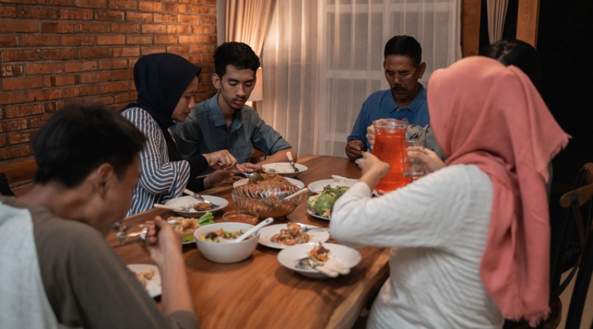 Hindari Mengkonsumsi 9 Makanan Ini Saat Sahur Kalau Gak Mau Batal Tengah Hari