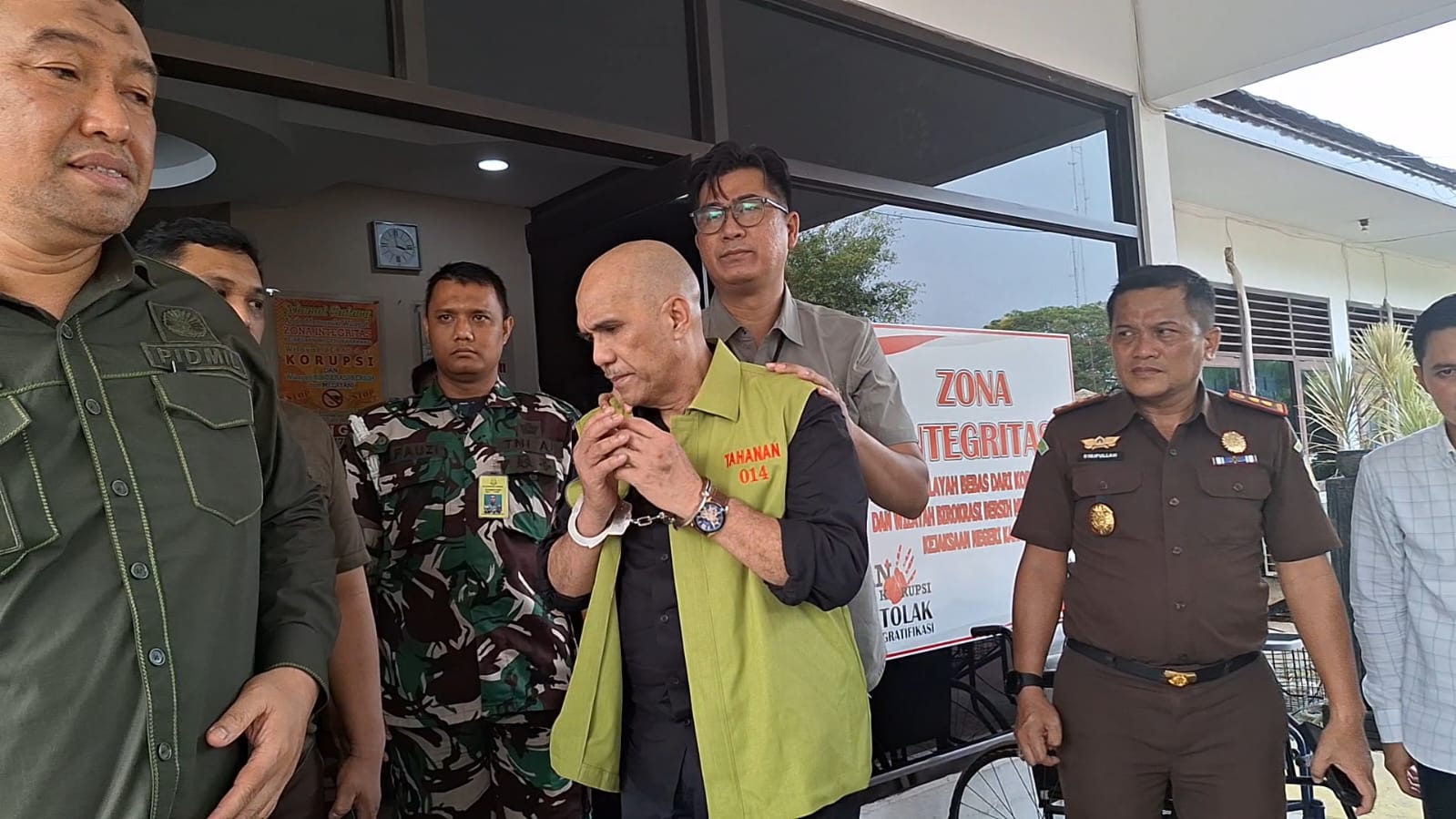 Tim Kejagung Borgol Notaris Ternama di Karawang, Sejumlah Pejabat Pun Diperiksa