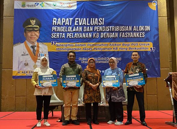 Evaluasi Capaian 2024, DPPKB Karawang Sukses Lampaui Target BKKBN