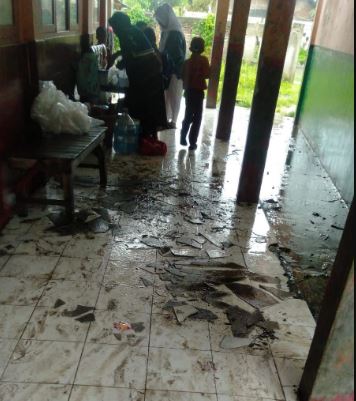 Bangunan Rusak, Puluhan Siswa SDN Karya Bakti 4 Takut Masuk Sekolah