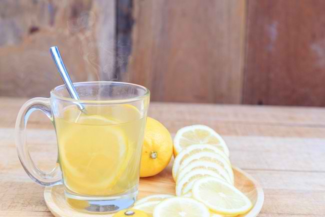 Manfaat Rutin Mengkonsumsi Air Lemon Hangat, Dipercaya Bisa Turunkan Berat Badan 