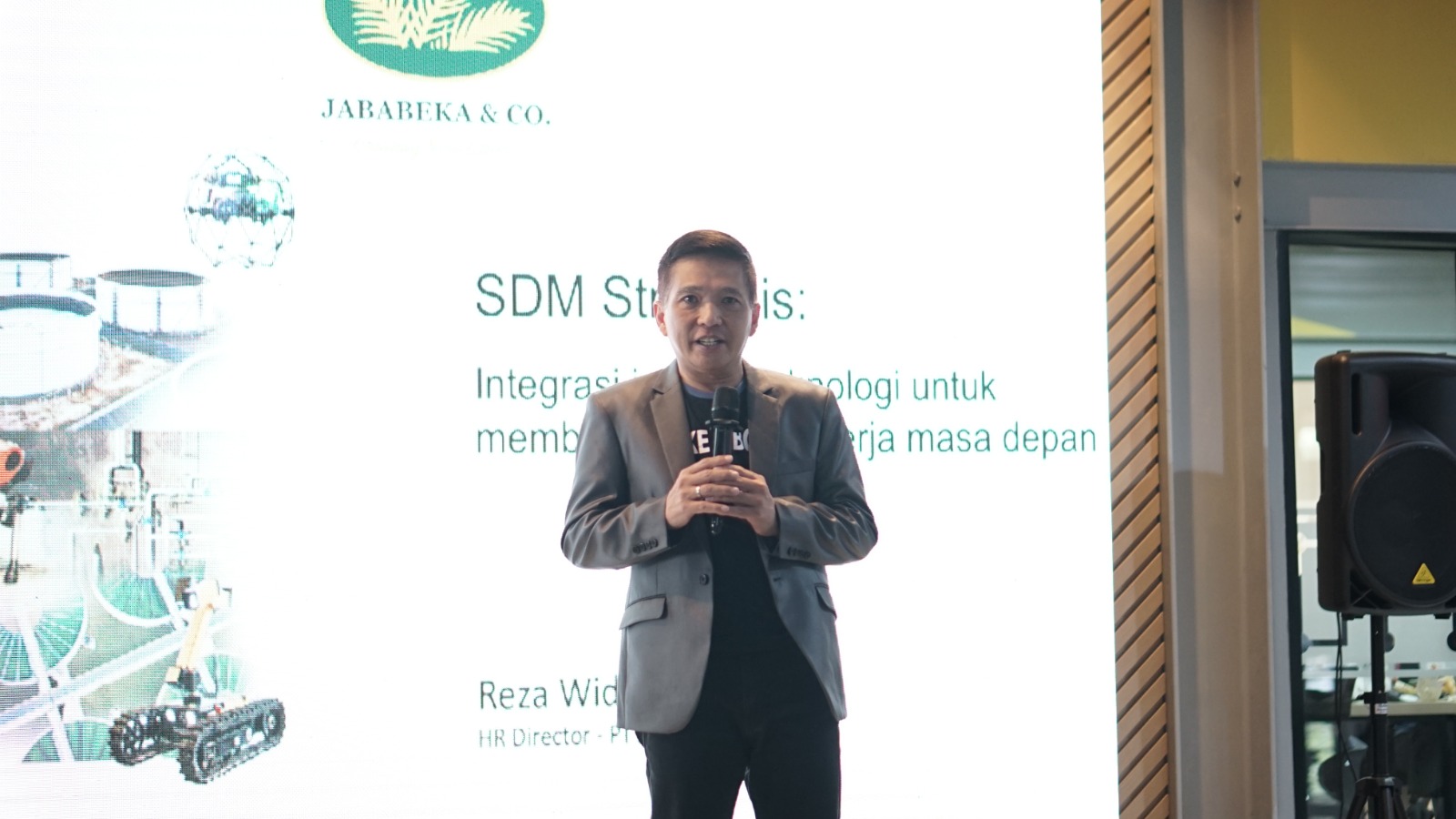 SDM Strategis: Mengintegrasikan Inovasi Teknologi untuk Membangun Tenaga Kerja Masa Depan