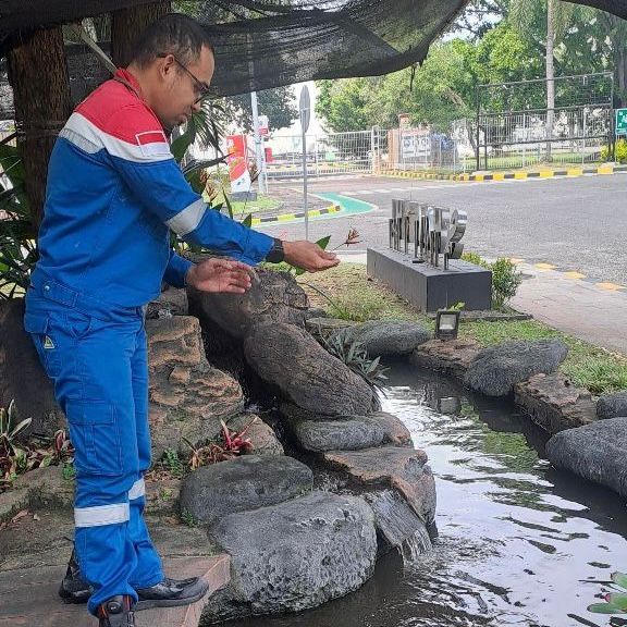 Pertamina Patra Niaga Regional JBB Dukung Pemanfaatan Limbah Daun Sirih dan Konservasi Ikan Toman