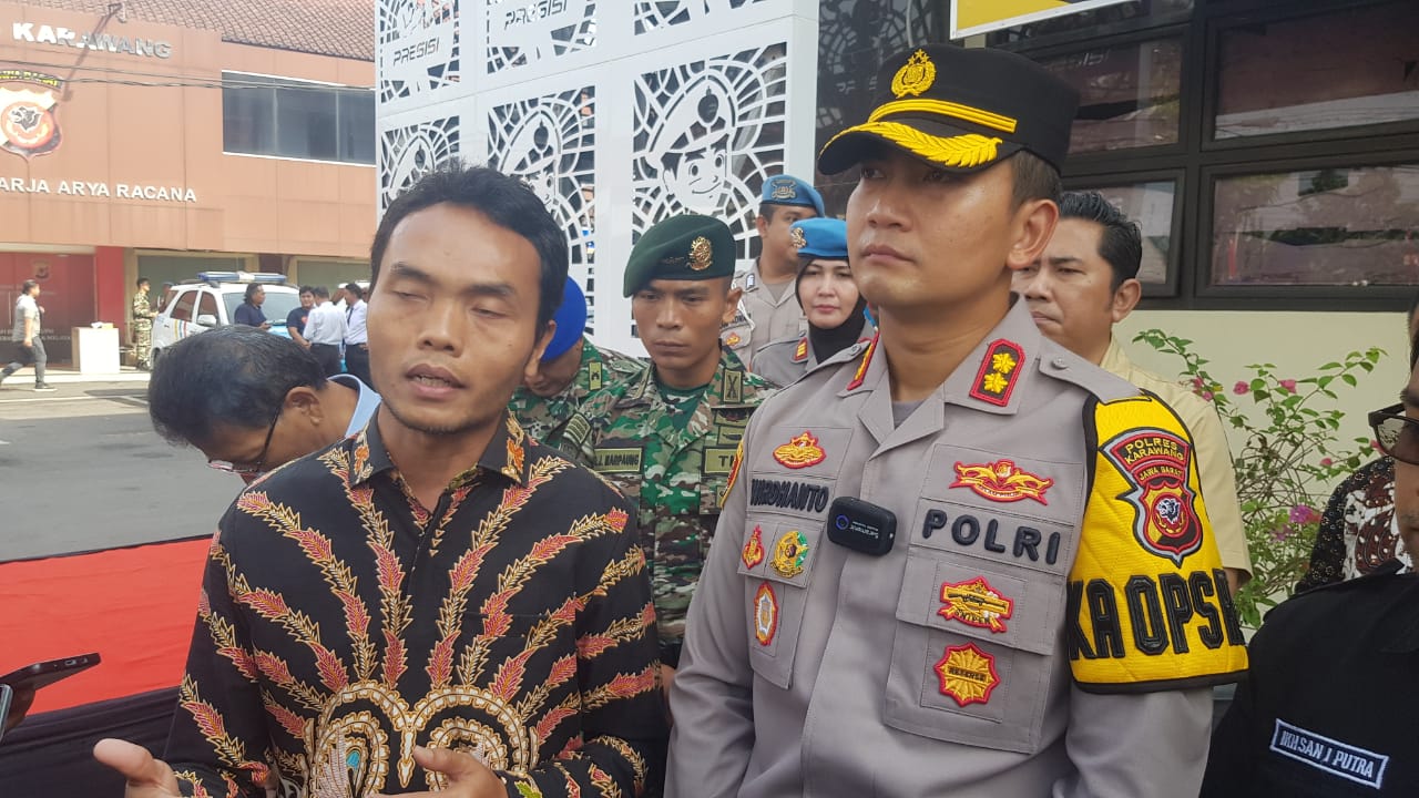 Personil TNI-POLRI Diterjunkan Kawal Pendataan oleh KPPS di Karawang