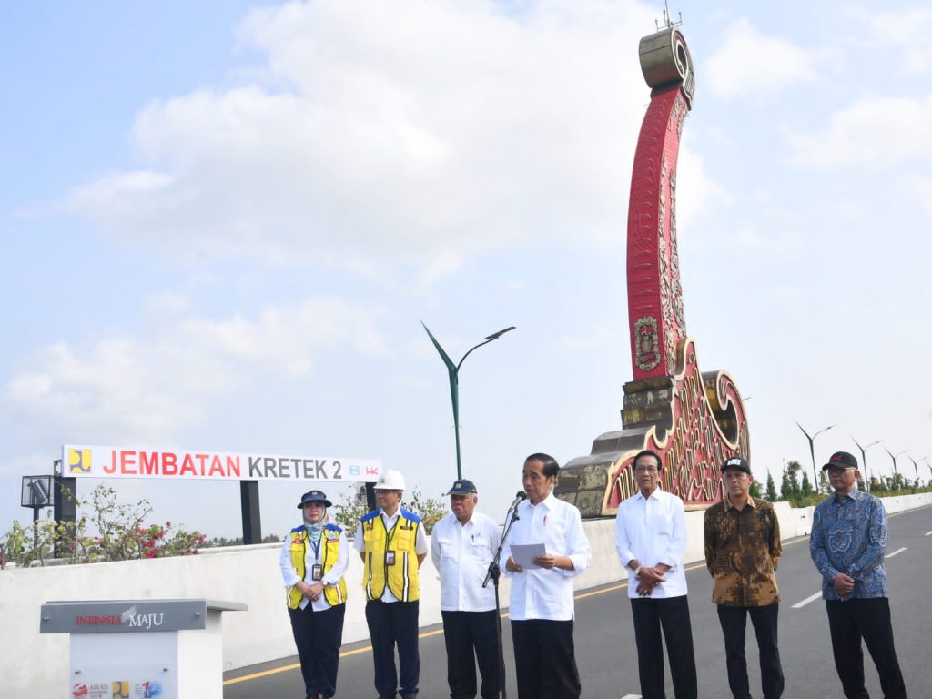 Diresmikan Jokowi, Jembatan Kretek II Bikin Pantai Selatan Jawa Mempesona