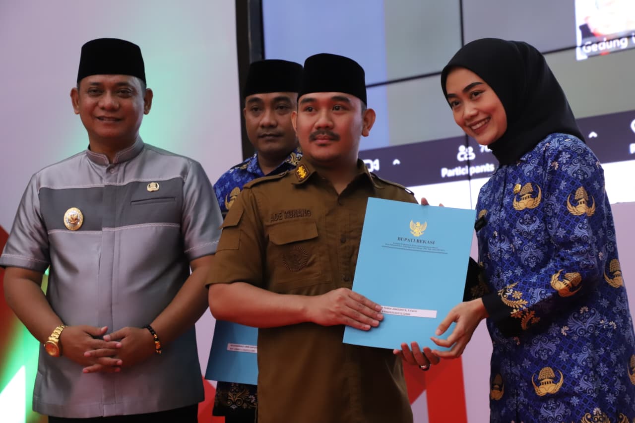 Pemkab Bakasi Serahkan 3.058 SK Pengangkatan PPPK Paruh Waktu