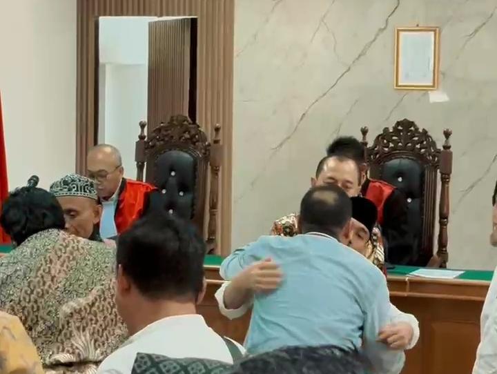 Eks Bupati Bekasi Ade Kuswara dan Ayahnya Segera Diadili