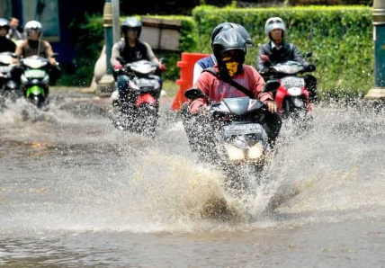 Ini yang Akan Terjadi Jika Kamu Terlalu Sering Membiarkan Motor Kehujanan