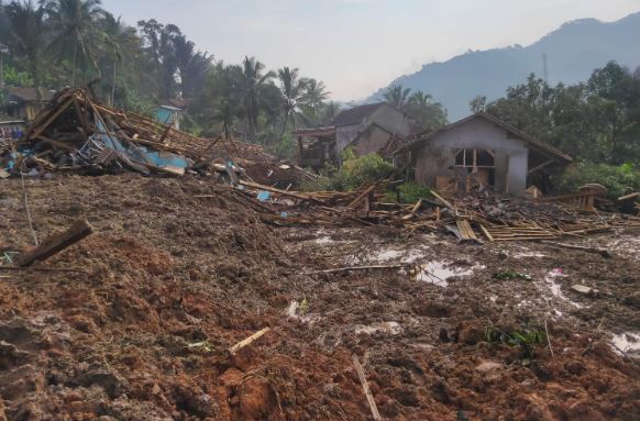 Longsor di Bandung Barat, 7 Orang Meninggal, 3 Warga Masih Dalam Pencarian
