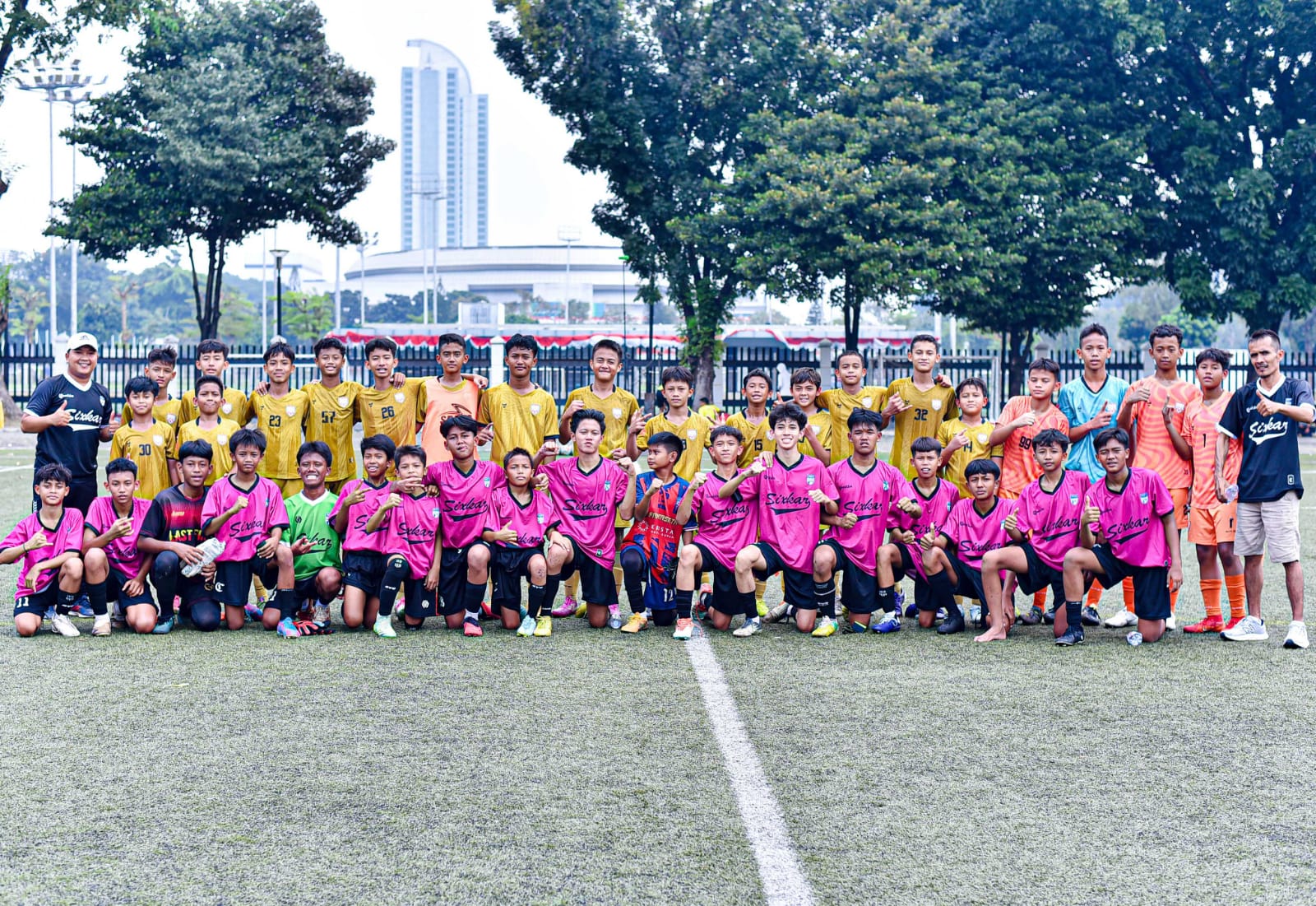 Jalani Uji Coba dengan Asiana Soccer School Jakarta, Ekstrakurikuler Sepak Bola SMPN 6 Karawang Barat Eksis