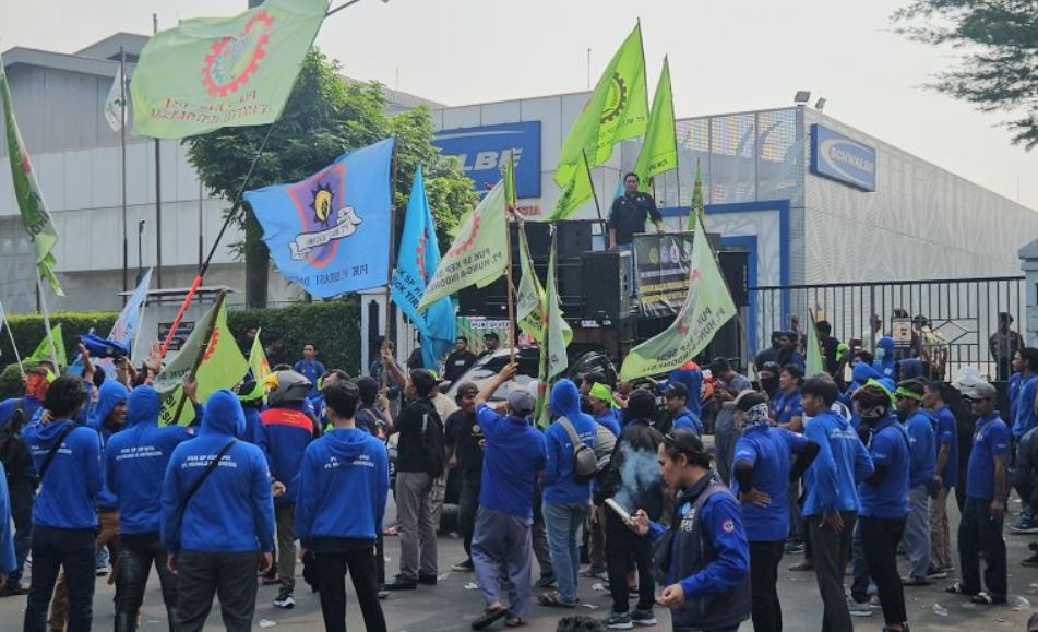 Ratusan Pekerja PT Hung-A Indonesia Lakukan Audiensi dengan Kementerian Ketenagakerjaan RI, Terkait PHK Massal