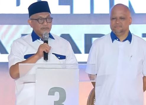 Gestur Pesawat Terbang Pasangan ASIH Sukses Curi Perhatian di Debat Pilgub Jabar 2024