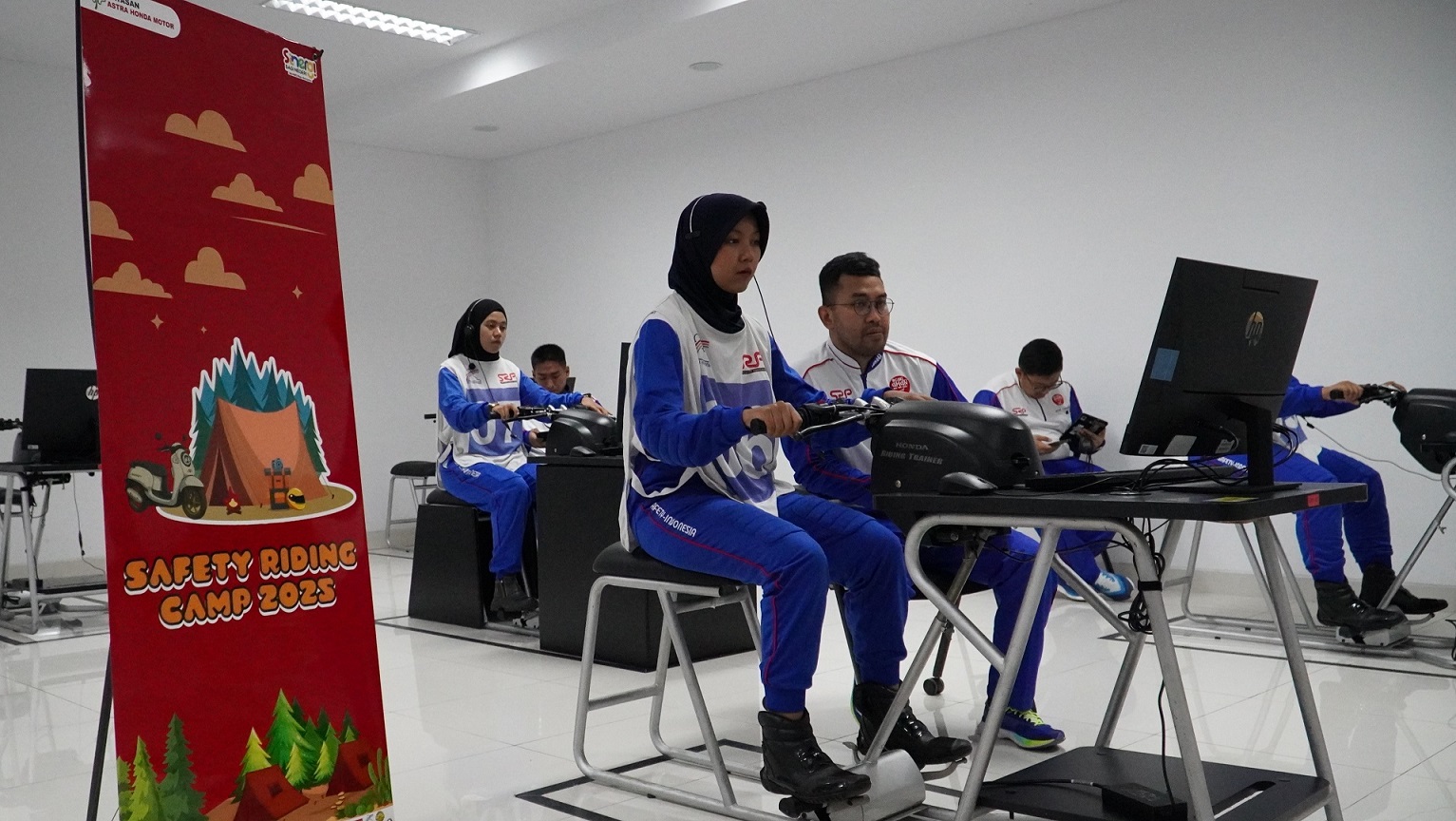 SMK di Cikarang dan Guru PAUD di Karawang Jadi Duta Safety Riding Camp 2025 Bersama Yayasan AHM