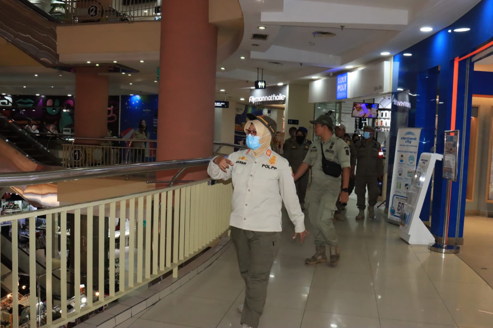Operasi Pegawai Satpol PP Kota Bekasi, Malah Temukan Beberapa ASN di Pasar proyek