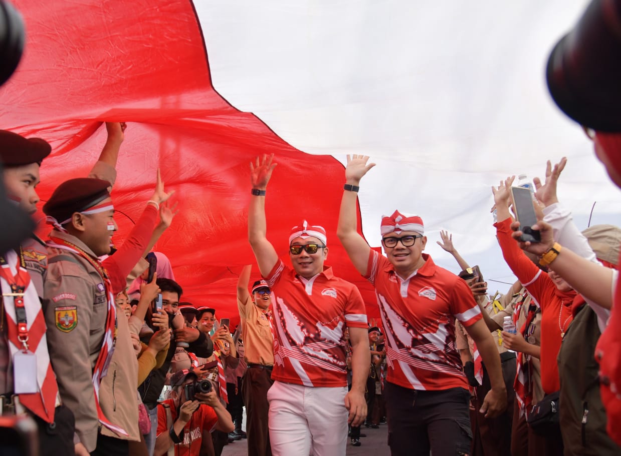 Festival Merah Putih di Kota Bogor, Kang Emil dan Bima Gabung Mengarak Bendera