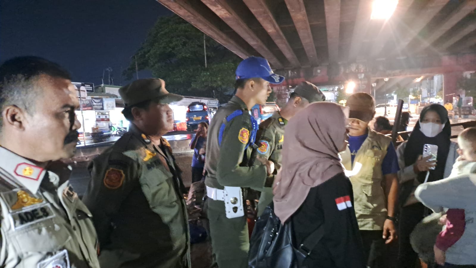 Razia Flyover Cikampek: Belasan Pengemis dan Manusia Silver Terjaring Satpol-PP Karawang