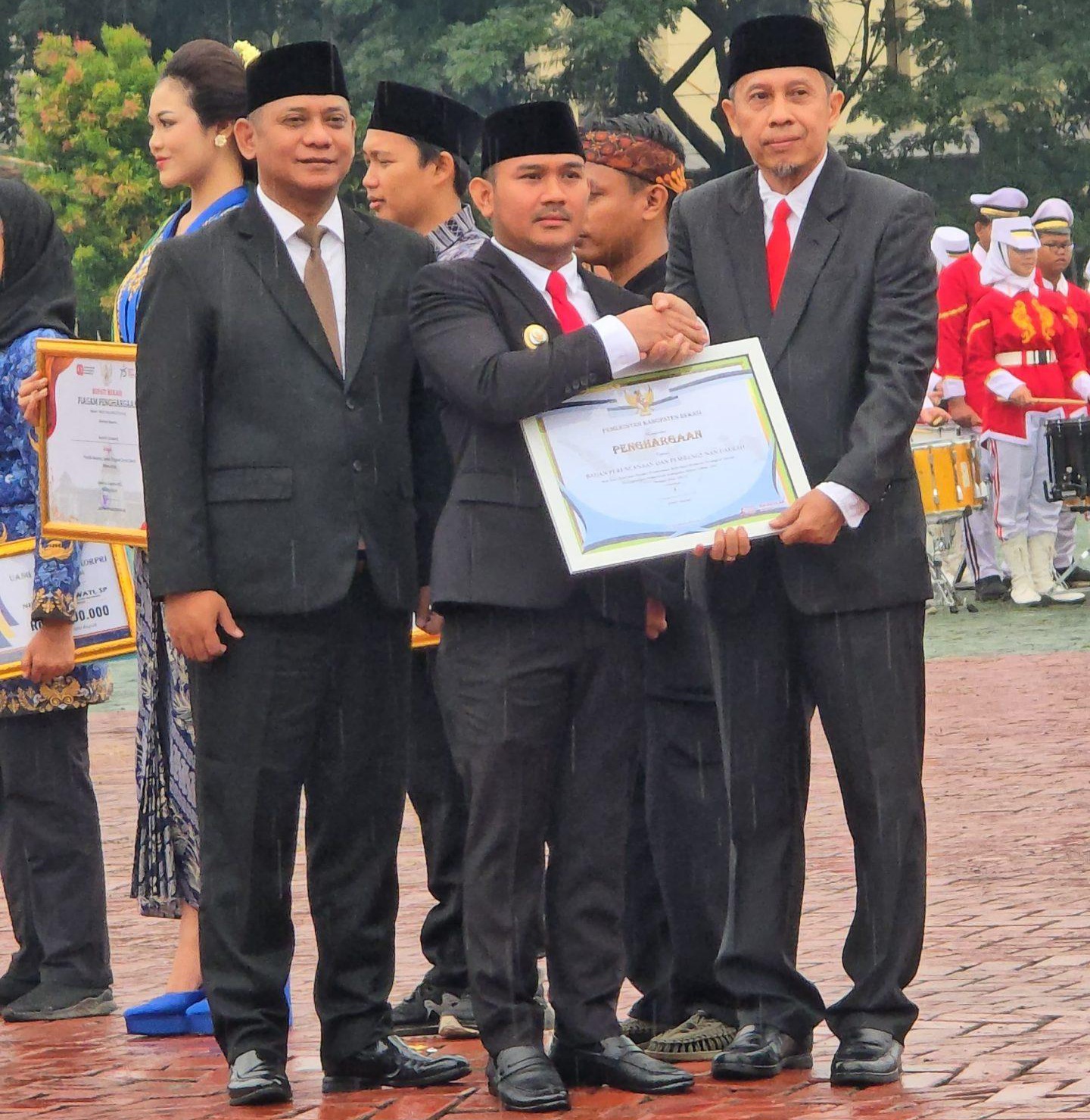 Terbaik! Bappeda Bekasi Kembali Raih Penghargaan Reformasi Birokrasi 