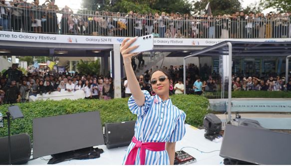 Serunya Ngonten Bareng Lyodra dan Juicy Luicy di Galaxy FEstival pakai Galaxy S24 FE