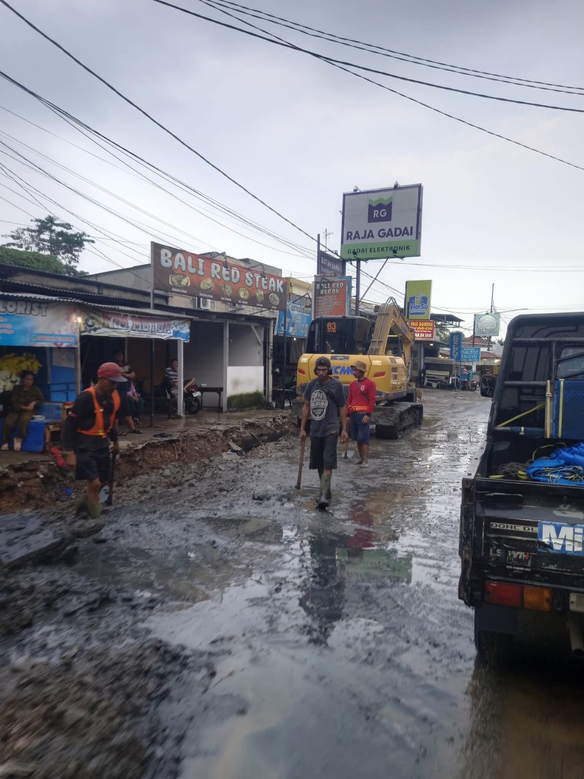 Pekerjaan Proyek Drainase Rp 2 M di Jalan Niaga Karawang Dinilai Tak Profesional, Asal dan Rawan Pemborosan