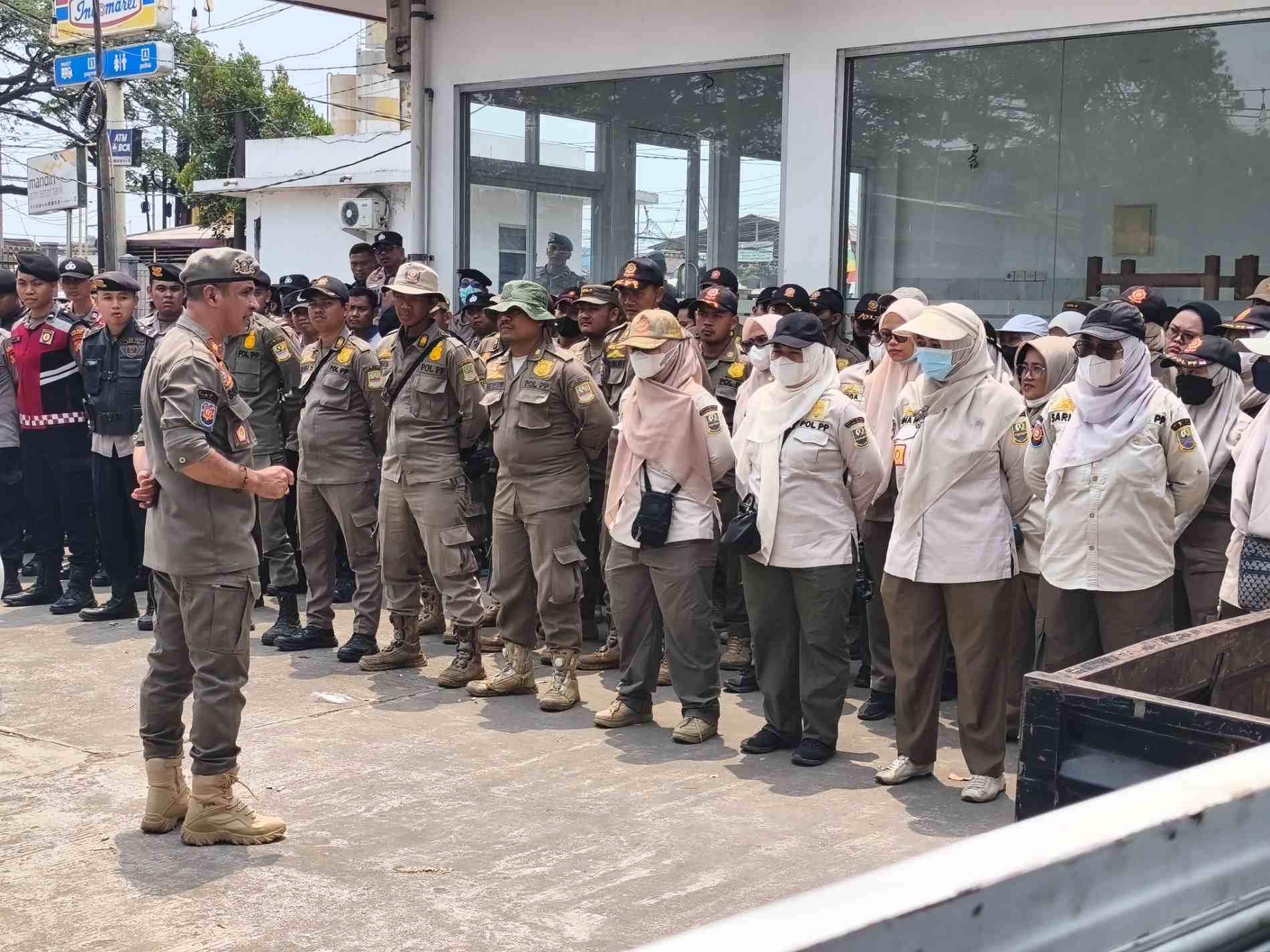 Penertiban Bangli di Cikarang Barat Ricuh