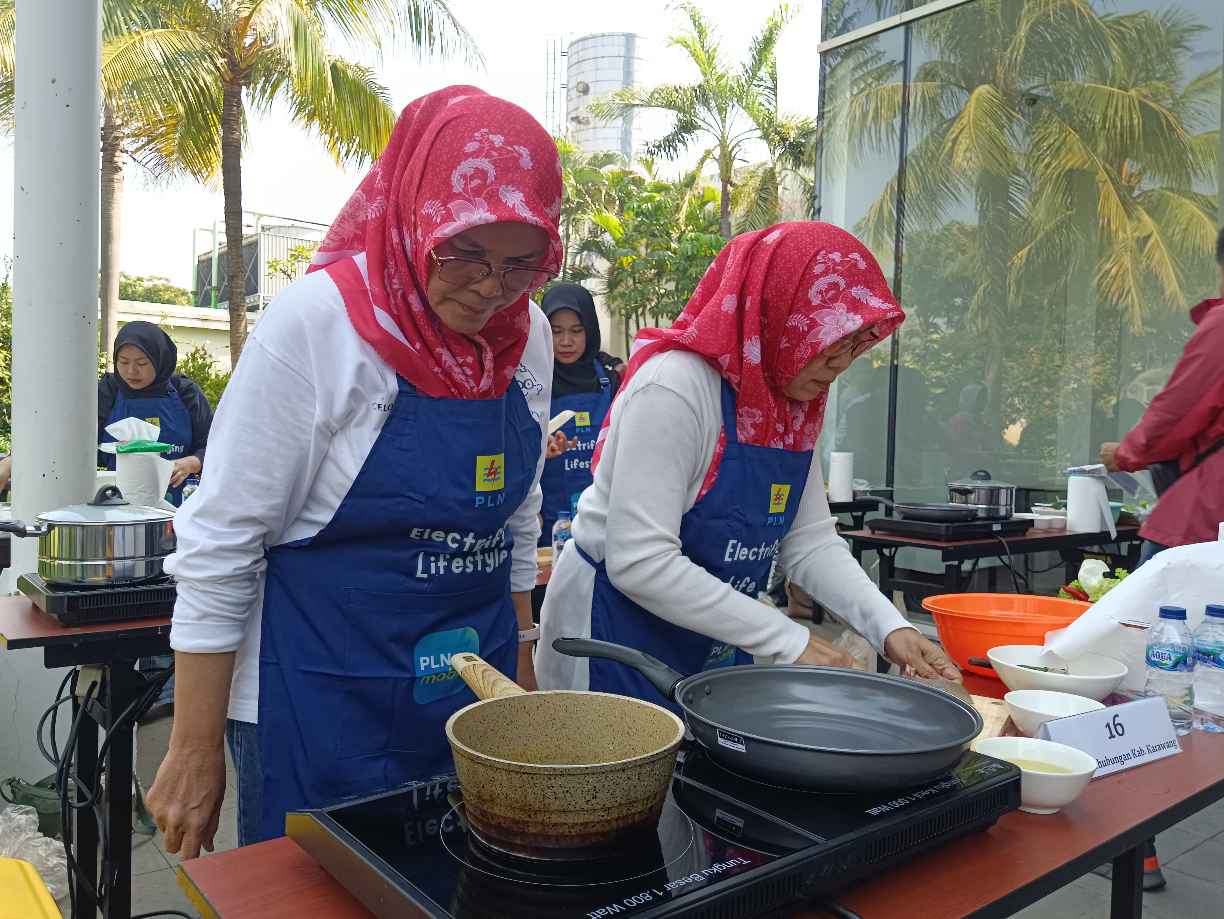 Sambut HUT RI ke 79, PLN UP3 Karawang Gelar Kompetisi Memasak Pakai Kompor Induksi