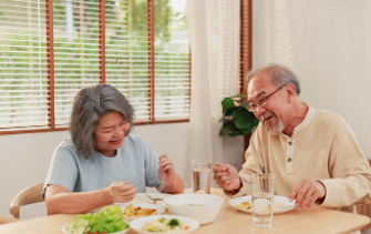 Rekomendasi 7 Makanan Yang Sehat dan Mengenyangkan Untuk Lansia yang Punya Gigi Ompong 