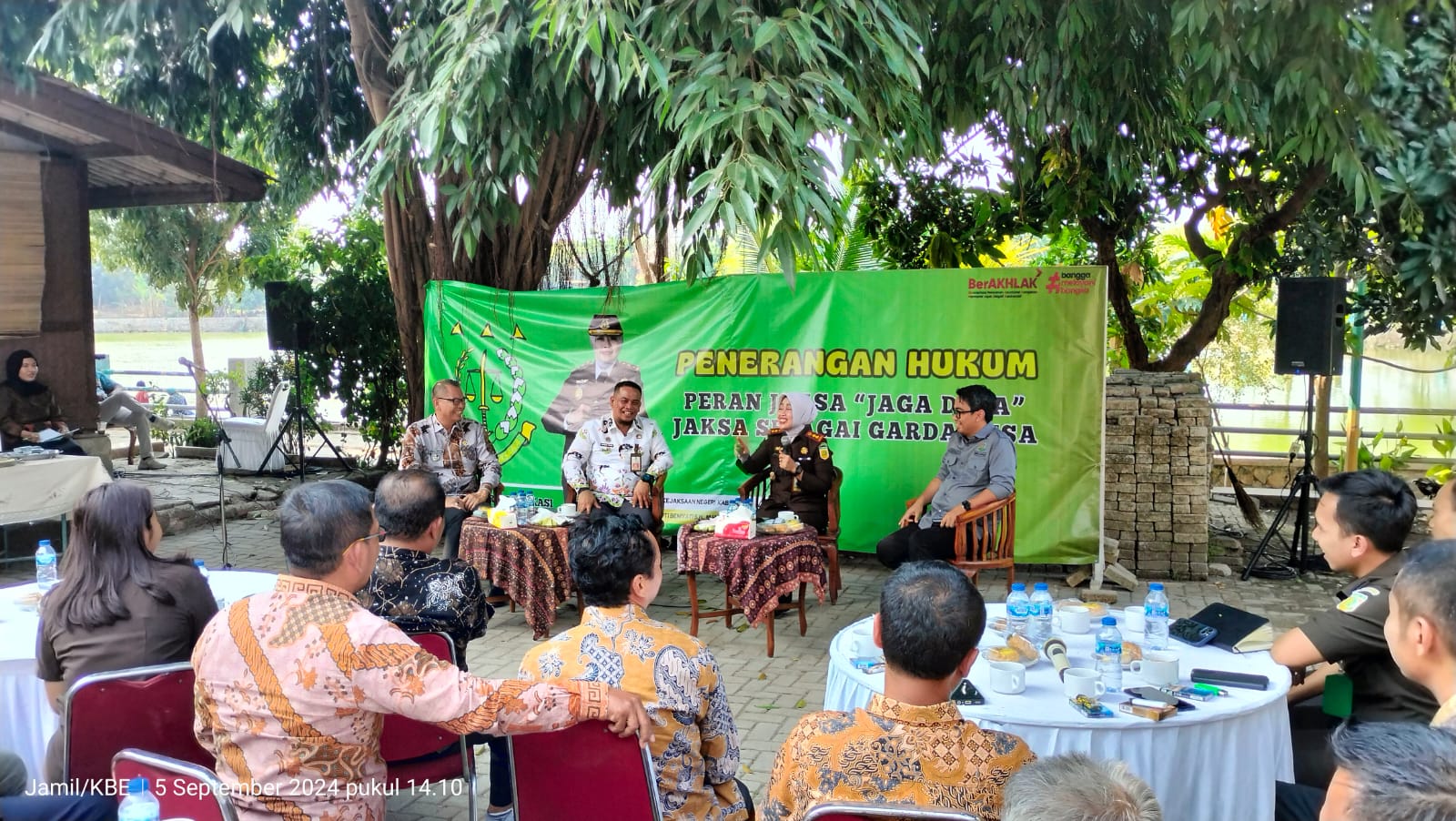 Kejari Bekasi Beri Penyuluhan Hukum ke Para Kades se-Cikarang Pusat