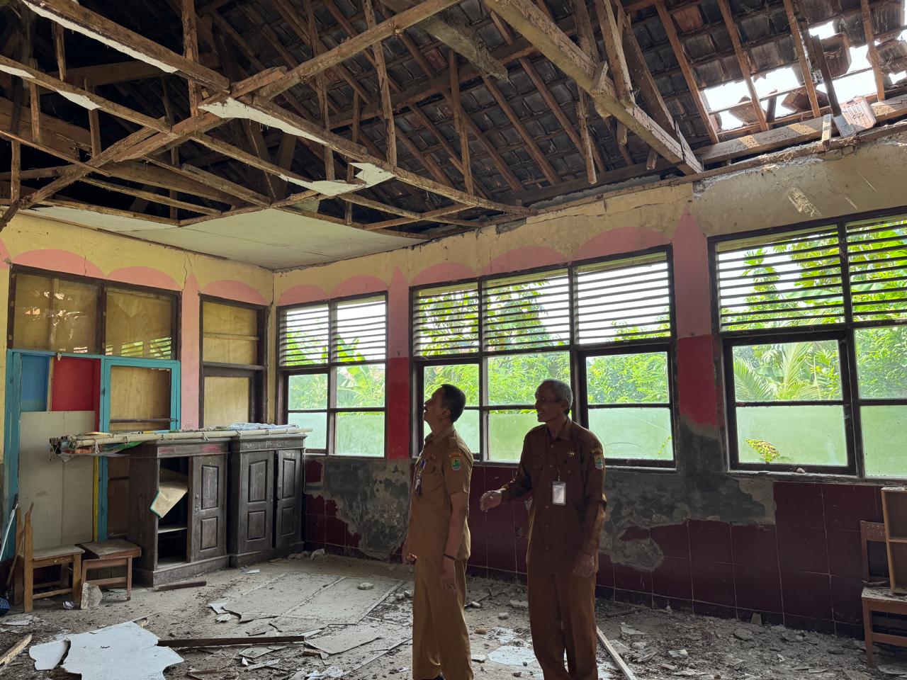 Pemkab Karawang Siapkan Rehabilitasi Mendesak untuk SDN Cilamaya 6 dan Telarsari 3 Tahun 2025