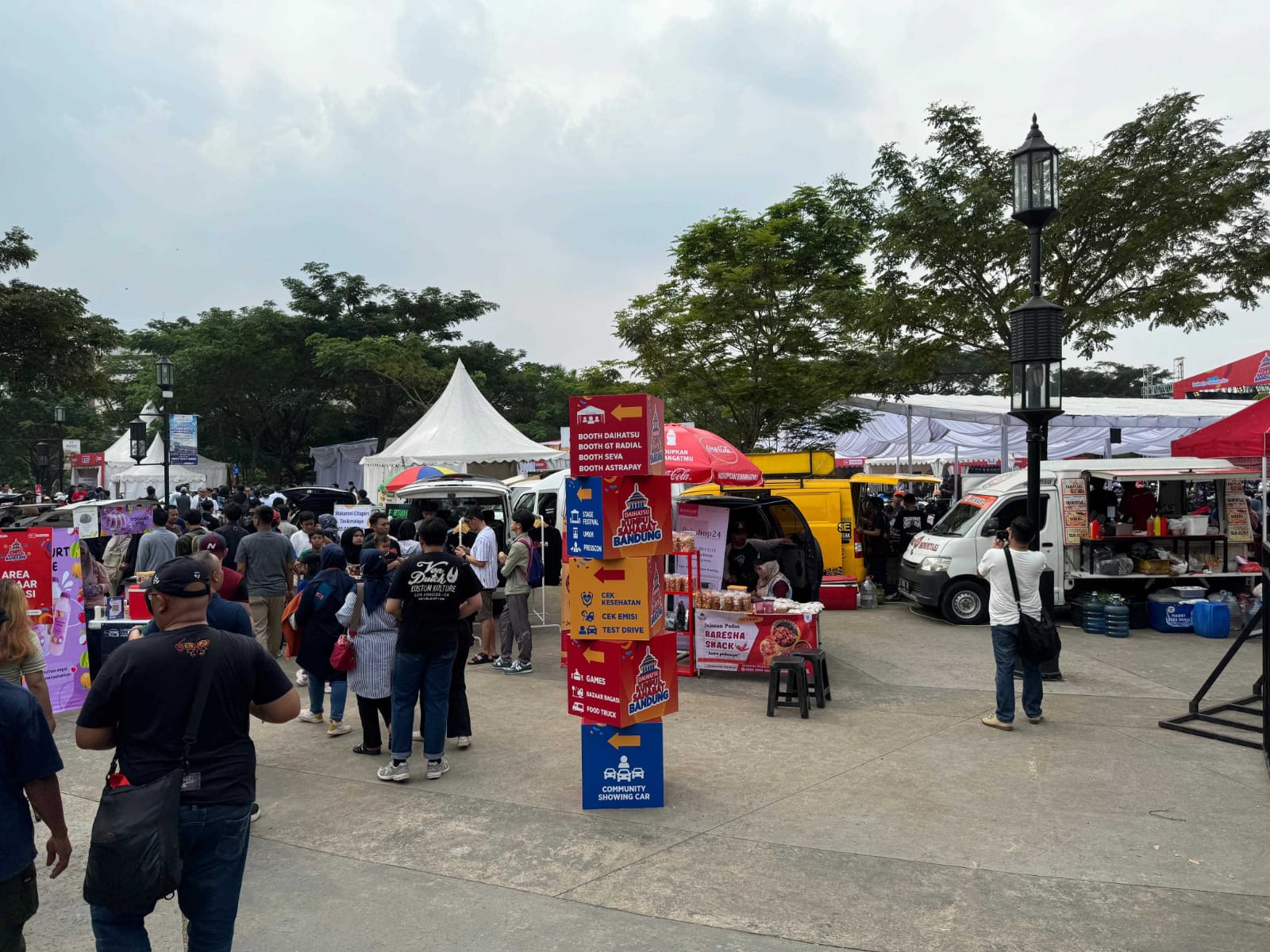 Daihatsu Kumpul Sahabat Bandung Berlangsung Seru, Diramaikan Bazar hingga Konser Musik