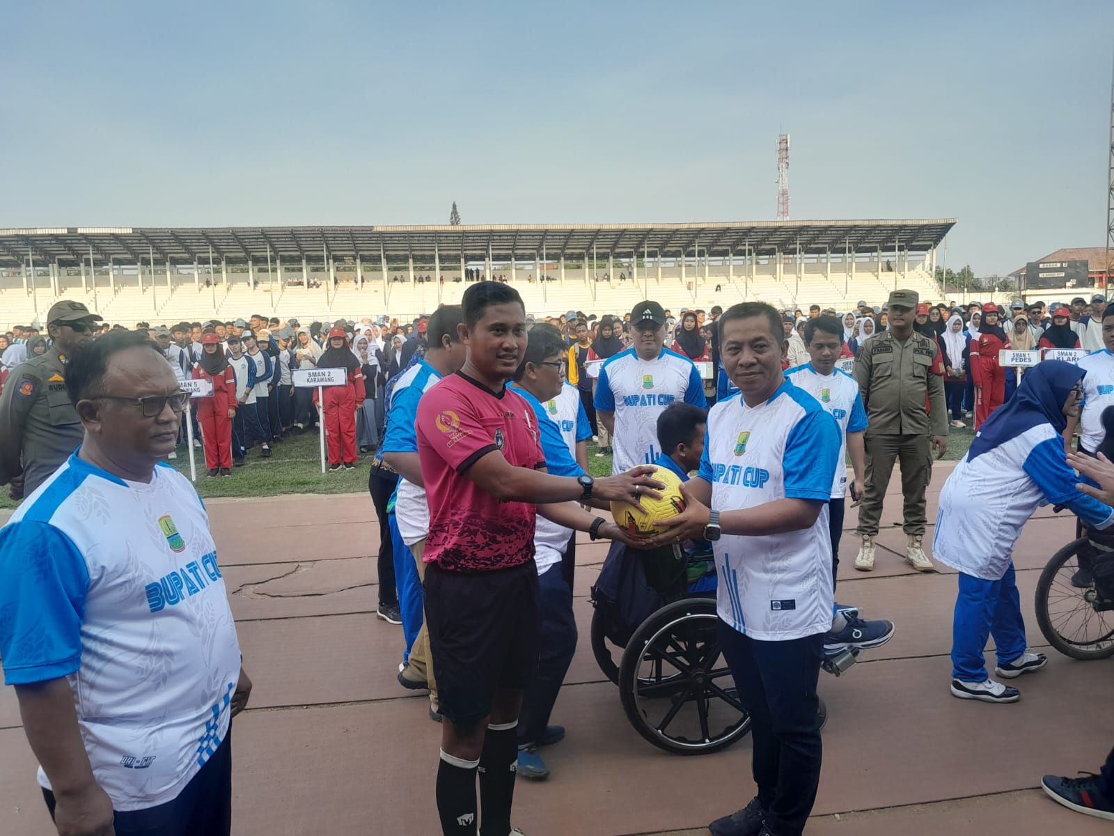 Dimeriahkan Selebritis FC dan Pertandingkan Enam Cabor, Bupati Cup 2024 Resmi Dibuka di Stadion Singaperbangsa