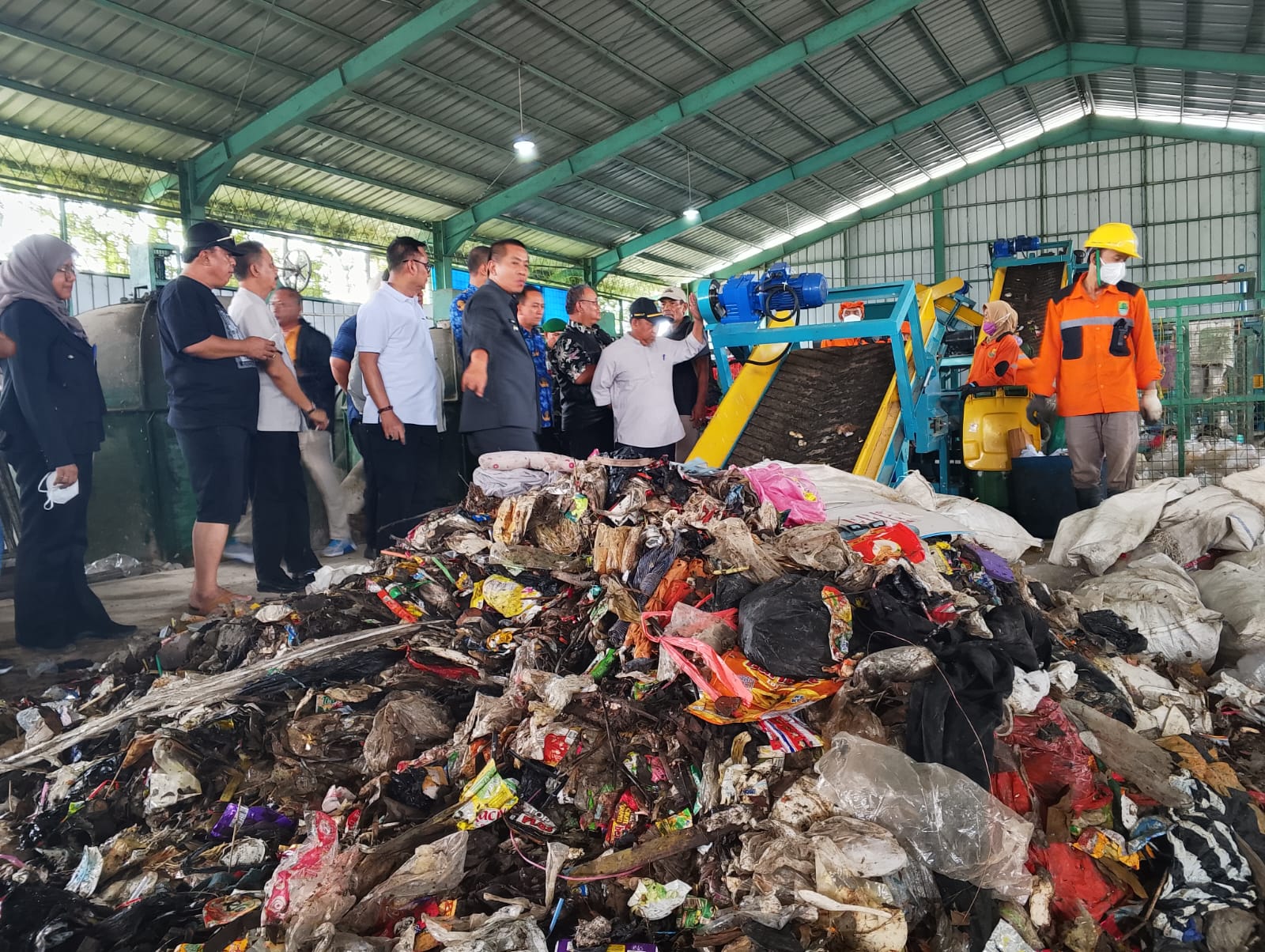 Bupati Karawang Aep Syaepuloh Dorong Pemilahan Sampah untuk Kurangi Beban TPA