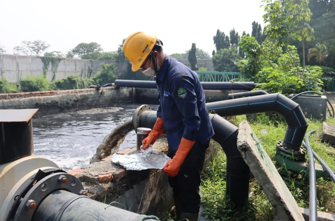 Dugaan Pencemaran Limbah di Sungai Cilemahabang, DLH Gerak Cepat Telusuri Sumber Limbah 
