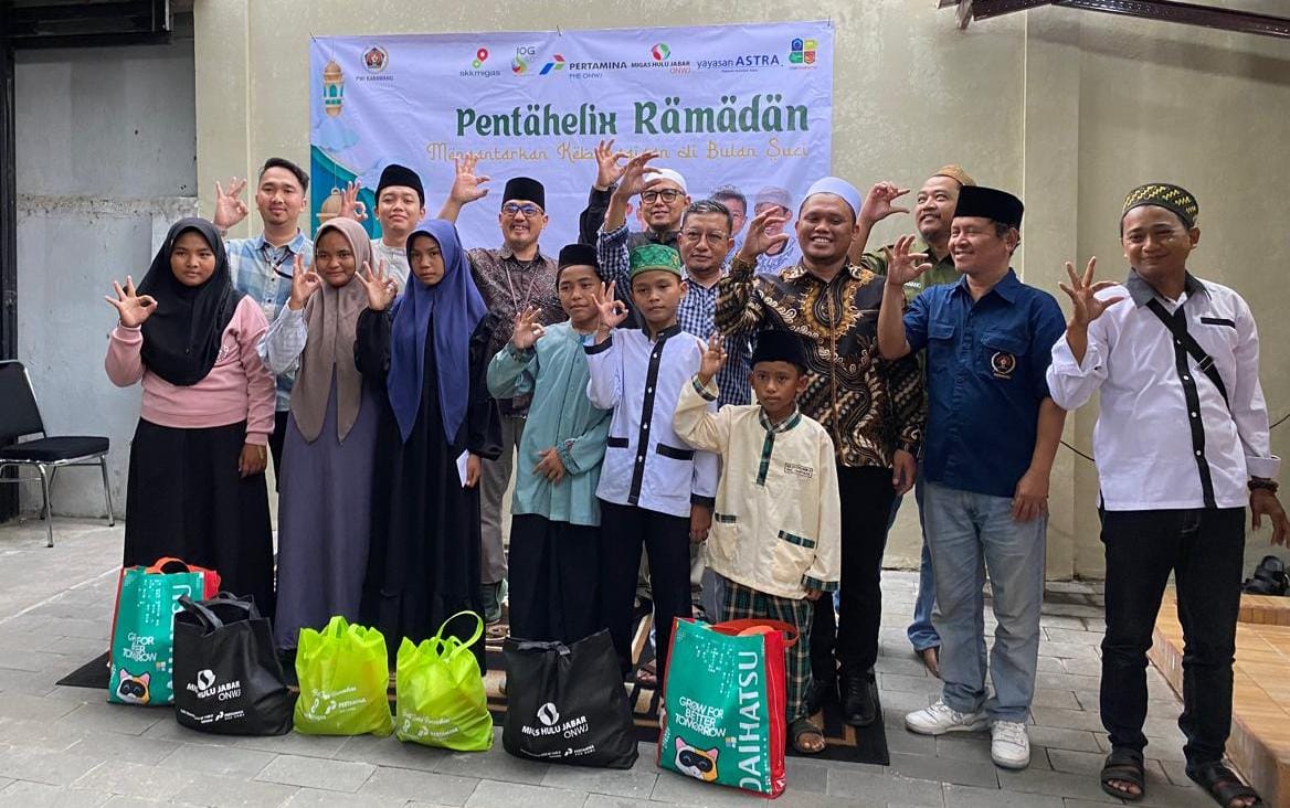 Kolaborasi PWI Karawang dan Perusahaan Besar, 100 Anak Yatim Terima Santunan di Pentahelix Ramadan