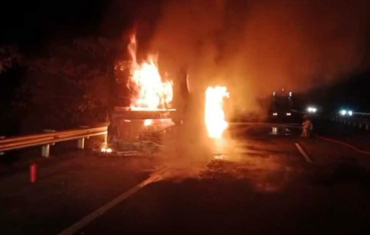 Kebakaran Bus Antar Kota di Terminal Induk Bekasi