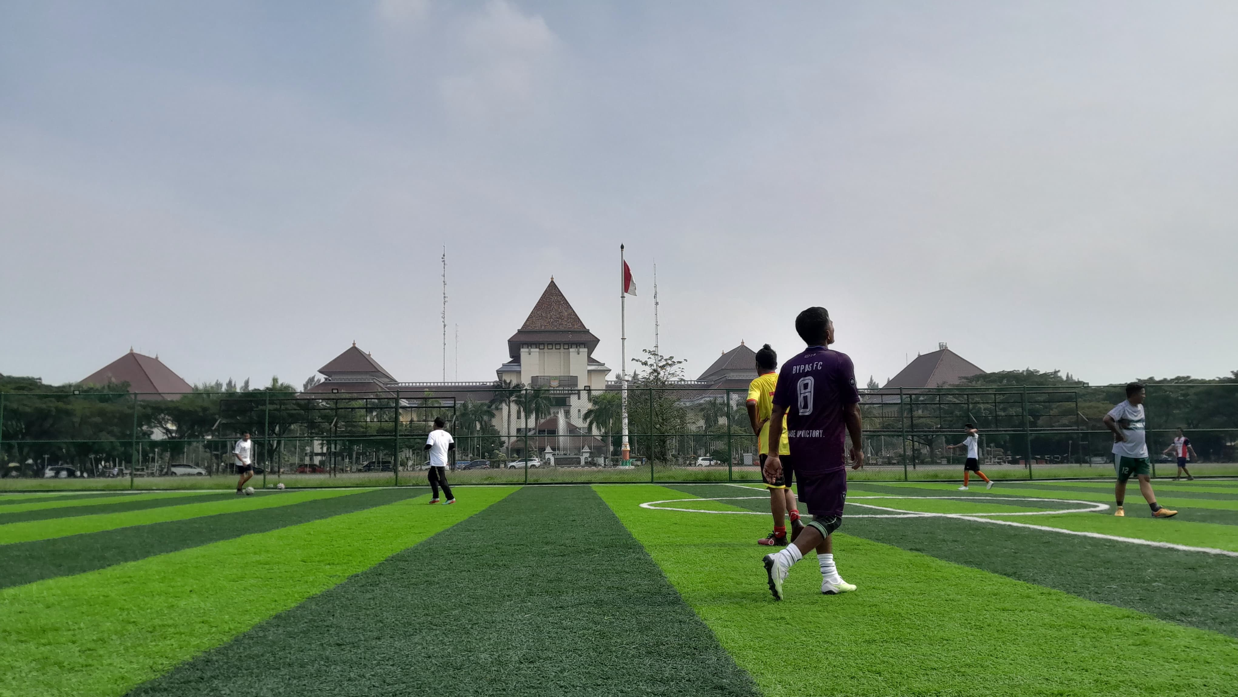 Lapangan Mini Soccer Plaza Pemda Bekasi Jadi Fasilitas Favorit Warga dan ASN