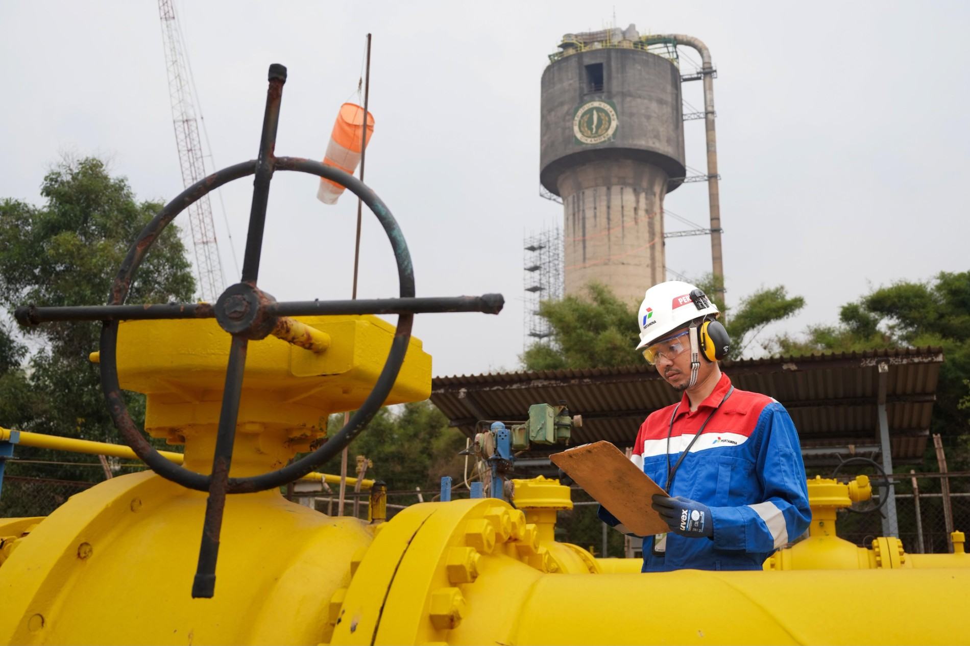 Rumahku Industri, Tujuanku ladang: Lahir dari Gas, Pulang ke Tanah Menopang Kehidupan Petani