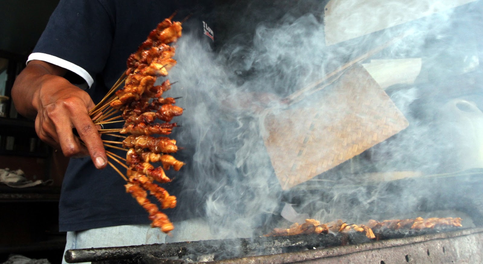 8 Tips Mudah saat Memanggang Sate agar Tidak Lengket