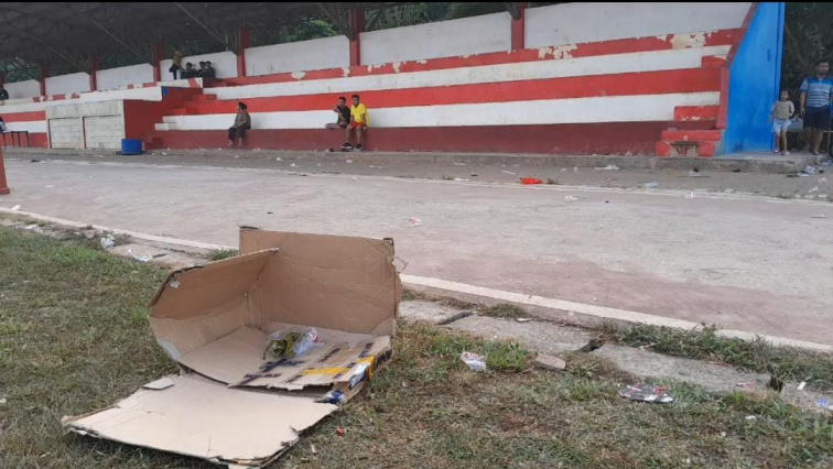 Seminar Relawan Ganjar di Stadion Mini Ciketing Udik Sisakan Sampah Berserakan