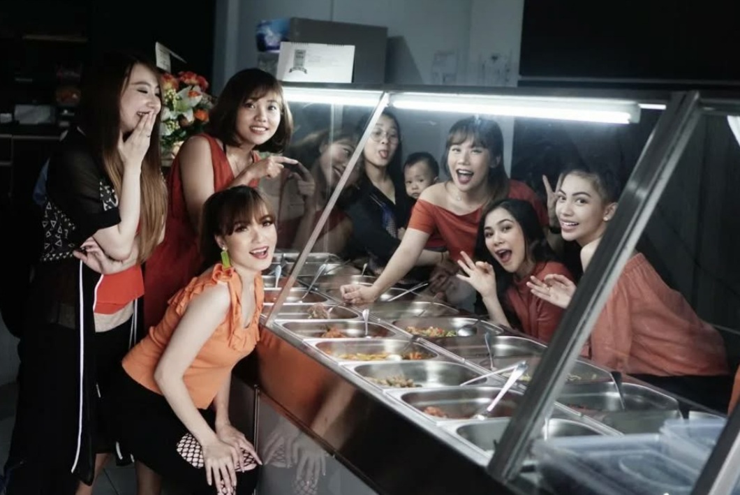 Dijamin Puas! Sensasi Makan Prasmanan di Warung Bu Ayu Claten Rolling Hills 