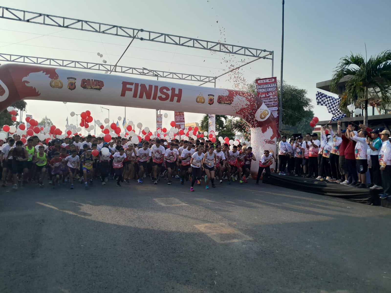 Fun Run and Walk Bhayangkara Proklamasi Polres Karawang Sukses Dihadiri Ribuan Peserta 