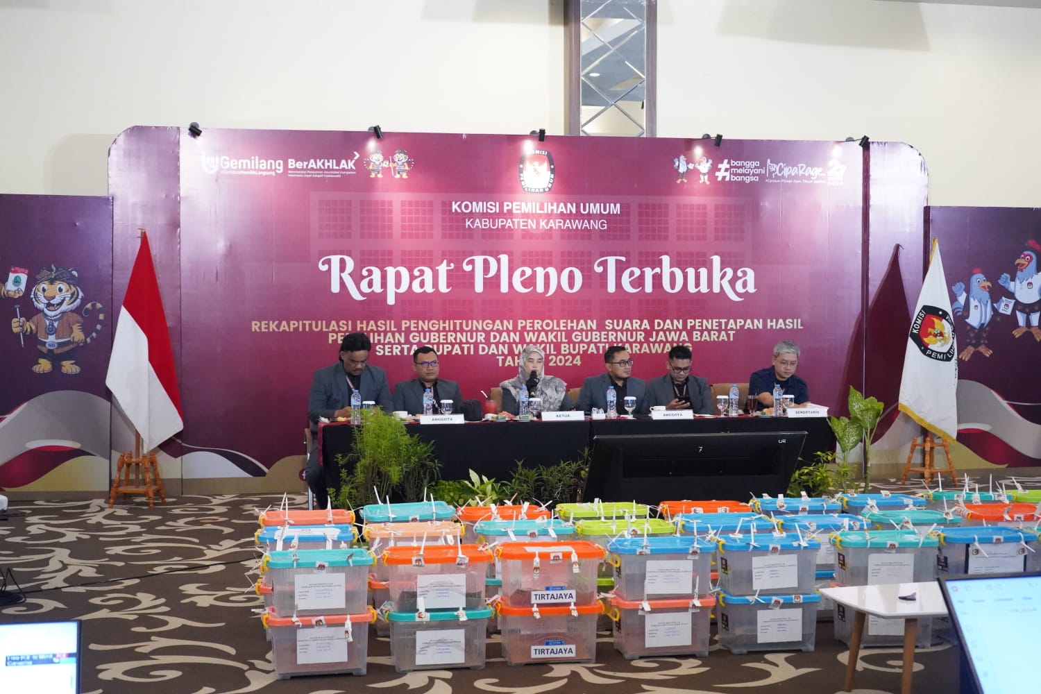 Rapat Pleno Terbuka Rekapitulasi Penghitungan Suara-Penetapan Hasil Pilgub dan Pilbup Tahun 2024