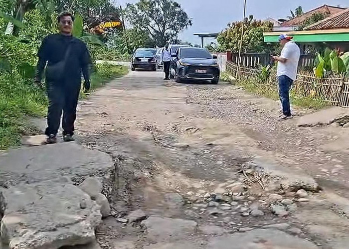 Viral Jalan Bojongmangu Arah Bogor Hancur, Warga Sebut Rawan Kecelakaan