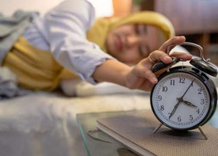7 Tips Ampuh Bangun Tepat Waktu saat Sahur, Anak Kos Wajib Nih!