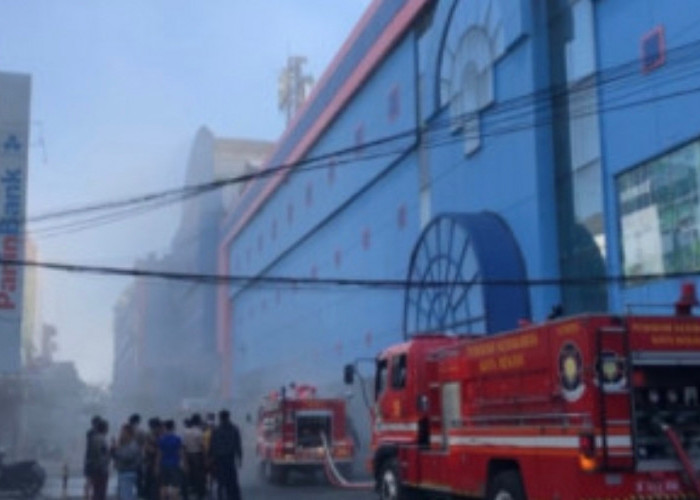 Kebakaran Landa Permukiman Padat di Pondok Gede, Tiga Rumah Hangus