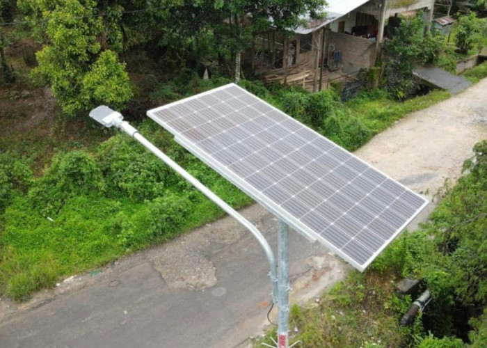 Pemasangan Lampu PJU Tenaga Surya di Muara Gembong Ditambah 70 Titik