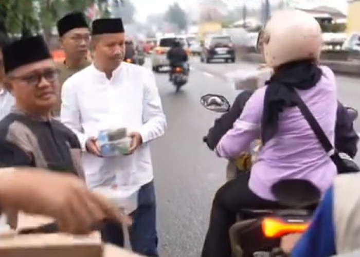 Bapenda Karawang Berbagi Takjil, Tebar Kepedulian di Bulan Suci Ramadan