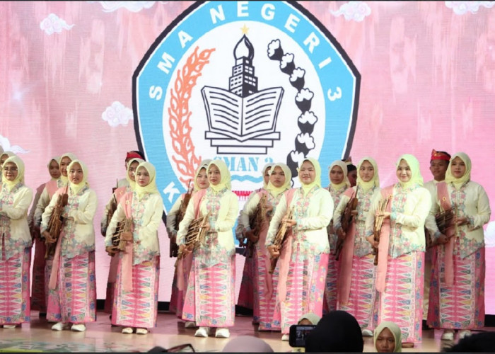 Tim Angklung SMAN 3 Karawang Raih Prestasi  Juara Favorit 1 di Suara Loka Fest 2026
